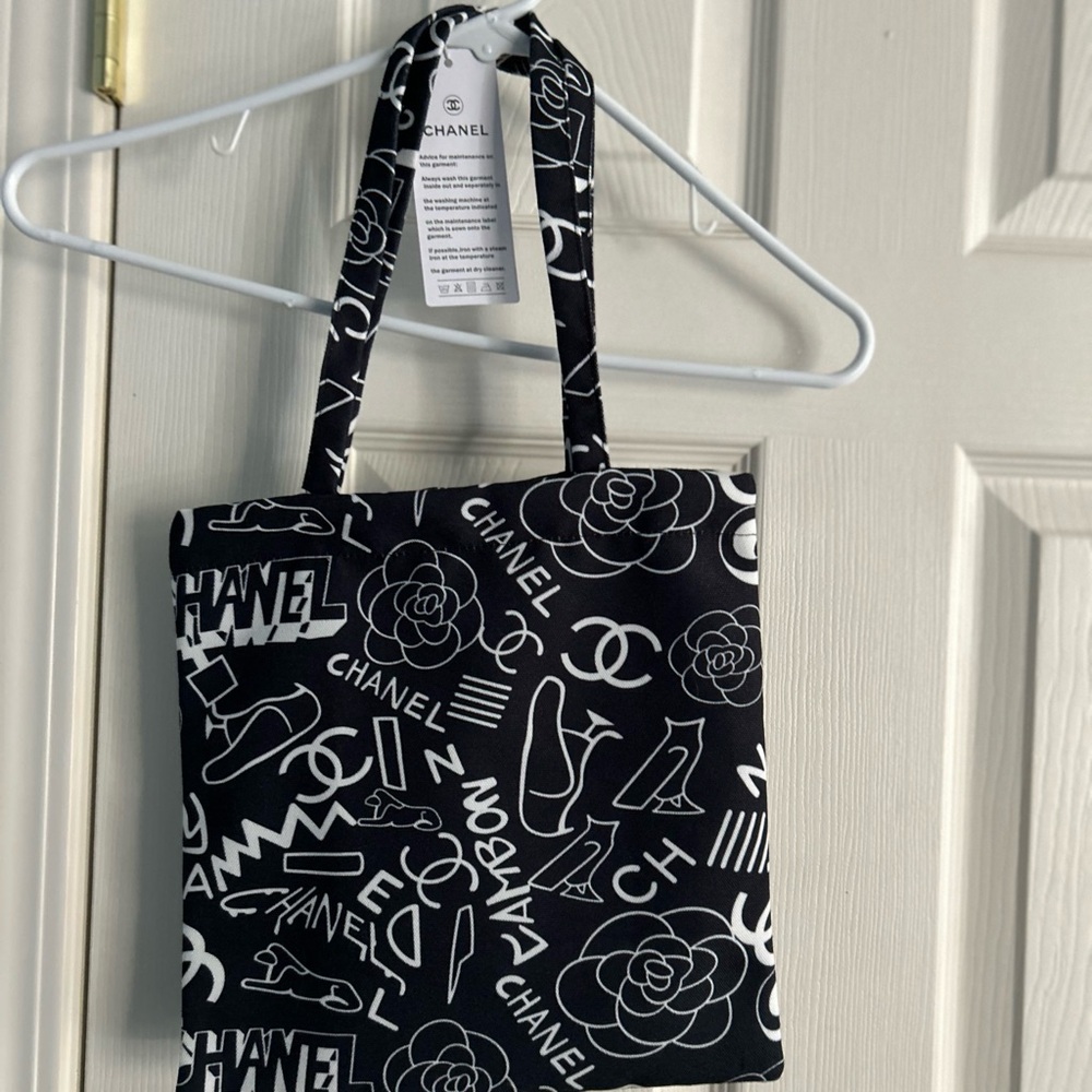 NWT Chanel Black and White PrecisionTote Bag